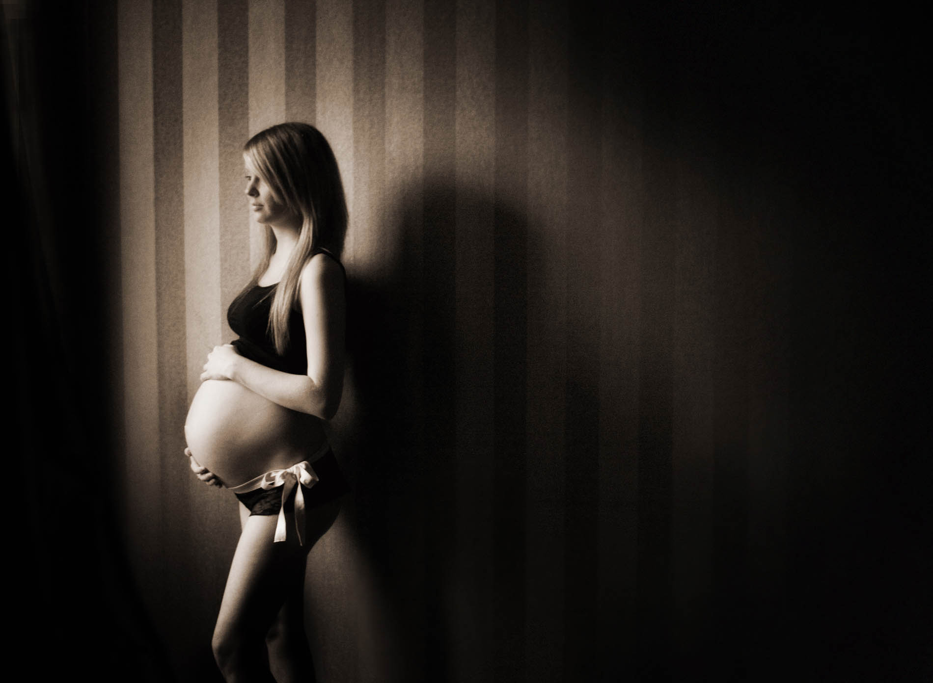 Pregnancy photography Bromsgrove - Pregnant lady