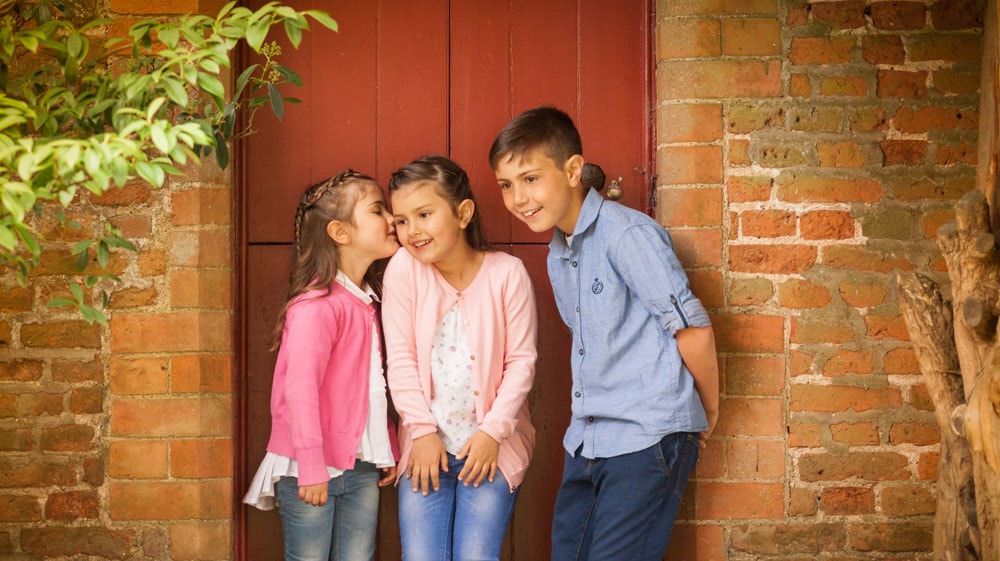 Leamington Spa photographer - children by door